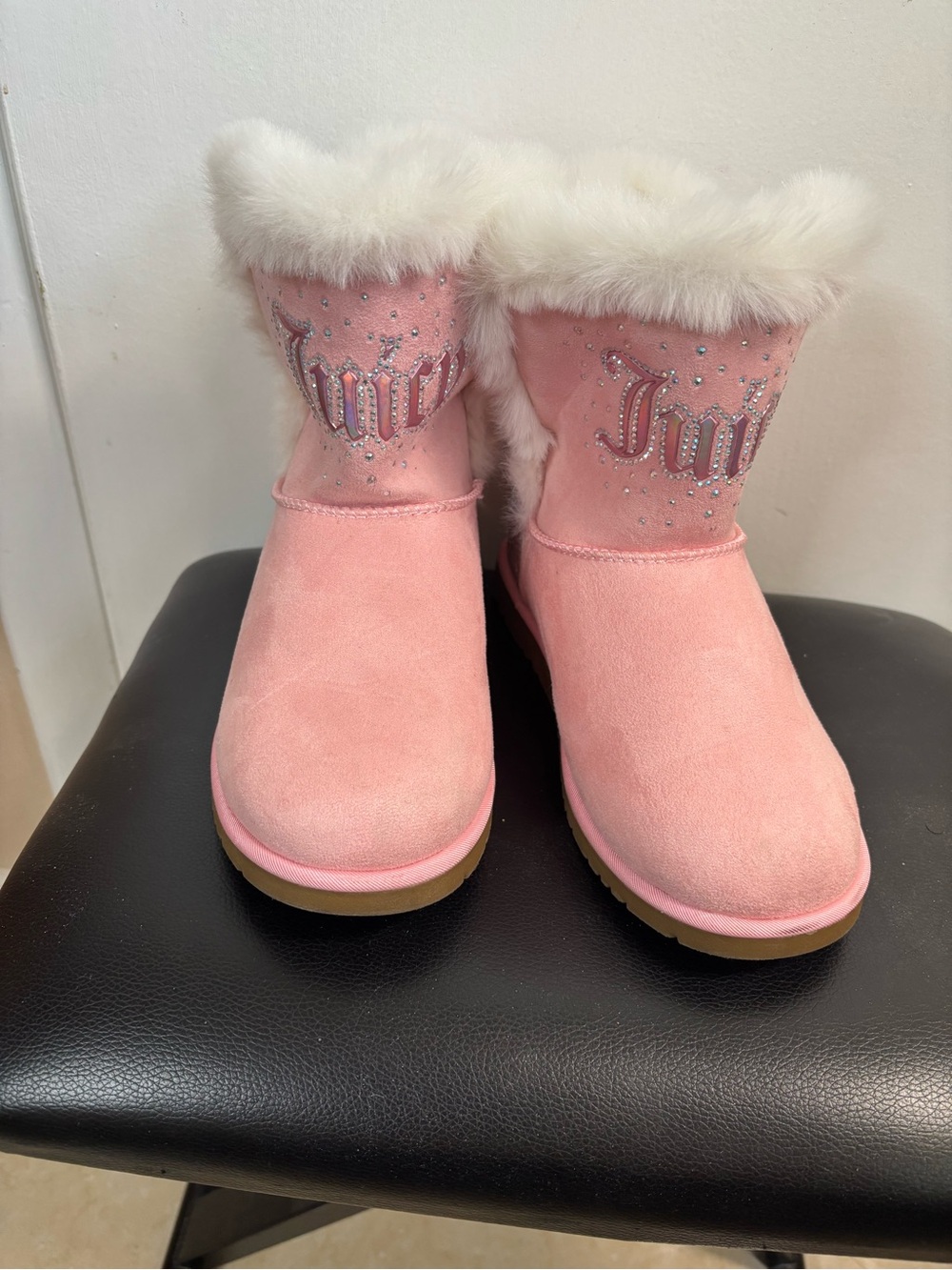 Juicy Couture Faux Fur Lined Kids Boots with like new size 3 pink and beautiful